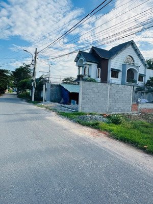 mặt tiền dx058 phú mỹ dt 400m2.