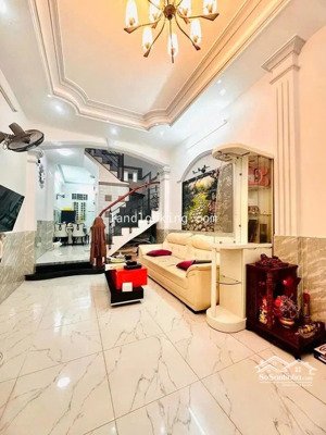 di chuyển ra chợ bến thành chỉ mất 10 phút gần đại học bk chỉ còn sót lại căn tô hiến thành giá 6tỷ