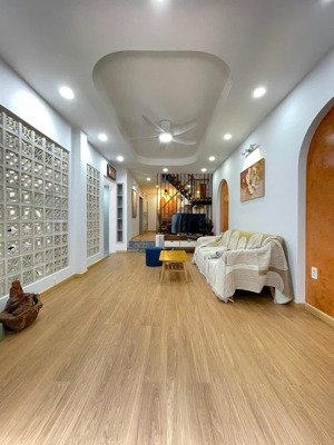 nhà full nội thất mới 4*16m 3lầu st 3pn 3wc phạm ngũ lão
