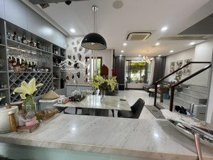 cho thuê biệt thự ninesouth đầy đủ nội thất đẹp đường rộng nhà thoáng .