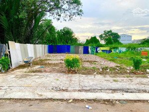 còn duy nhất 1 nền 74m2 (nở hậu 0.5m) trong kdc đất nam an lạc. sổ sẵn. vietcombank hỗ trợ vay 70%