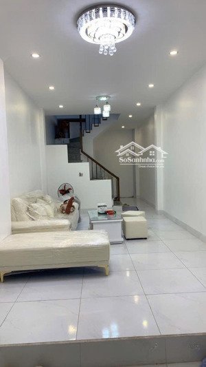 hiếm - nhà đẹp - tặng nội thất phố nguyễn sơn - ngõ thông - gần ô tô tránh