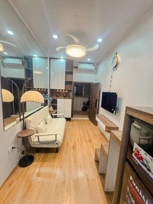 tập thể studio triều khúc 40m 1n1k1vs khép kín, thoáng sáng .lh 