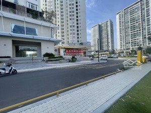 cho thuê căn shophouse thương mại góc 3 mặt tiền chung cư riverside residence pmh giá 70tr/tháng .