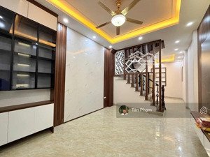 bán nhà trung tâm thanh xuân, ngõ rộng ba gác tránh, 4 ngủ full nội thất, sổ vuông, gần phố.