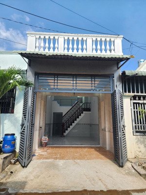 2.5 tỷ/ bán nhà cấp 4 gác lửng gần trường học lê thị trung p. bình chuẩn tp thuận an đường oto