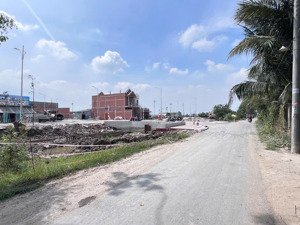 6,5*23m (thổ cư) - cách bình chánh chỉ 5km - cách đường nhựa tân bửu 350m, đường xe 7 chỗ