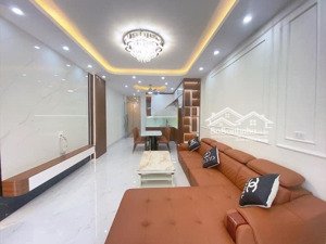 bán nhà hoàng cầu đống đa gần 50m2 nhà đẹp ở luôn gần quận ủy, hồ hoàng cầu chỉ hơn 12 tỷ
