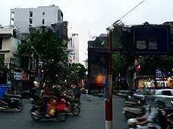 bán nhà mặt phố huế vuông đẹp giá mềm