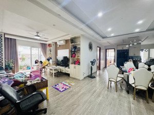 bán căn hộ hvqp, dt136m, 3 ngủ, tầng cao, lô góc, full nội thất