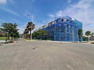 bán nhanh lô liền kề 100m2 ngay mặt đường chính dự án