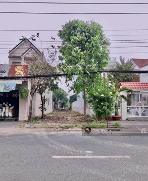 bán nhanh lô đất đ. huỳnh văn luỹ, phú chánh, tân uyên. gần khu nhà phố hoàng lộc. 120m2