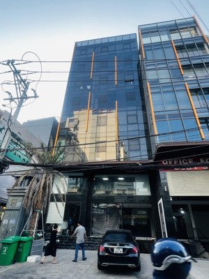 tòa nhà mới cực đẹp, mt lý thường kiệt, q10 gần nhà thi đấu. dt 8x20m-8 tầng, hđt 175tr. giá 42 tỷ