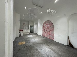 cho thuê mbkd 50m2 - mặt tiền sầm uất trung tâm sg - kd mọi nghành nghề - bàn giao mới 100%
