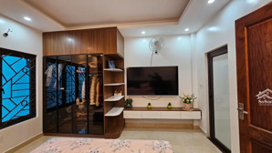 lô góc 2 thoáng , ngõ nông rộng ,ba gác tránh 35m2 + 5 tầng + mặt tiền 6m - full nội thất .