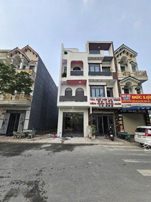 bán nhà mới 1t2l 4x17.5m hoàn công, đường n1 kdc phú hồng đạt p. bình chuẩn, full nội thất