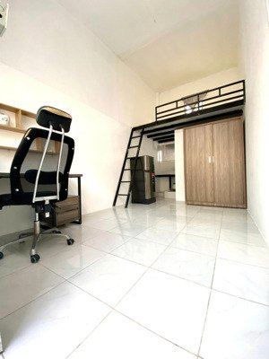cho thuê phòng gác cao 1m8, full nội thất, thuận tiện qua lotte, tdtu, ufm, q1,4 ở lâm văn bền, q7