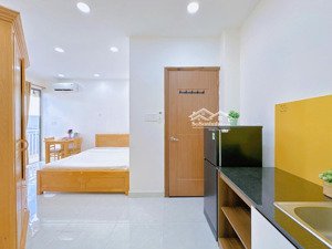 phòng ban công thang máy giá tốt gần trung tâm bình thạnh