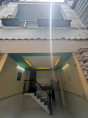Quận 6, nhà 2 tầng, gần MT Bà hom, cách 10m ô tô thông, giá rẻ.