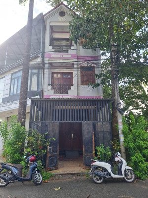 nhà trệt 2 lầu đường 20m khu dân cư nông thổ sản, cần thơ