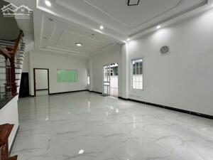 Cho thuê nhà phố nguyên căn 1 trệt, 2 lầu, tiện vừa ở vừa kinh doanh tại Vsip 1, Thuận An, BD