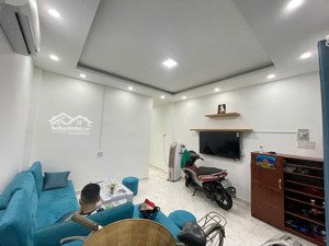 bán nhà gần biển hòn chồng nha trang đường ô tô có sổ hồng , đi tắm biển chỉ 3 phút , alo em ngay