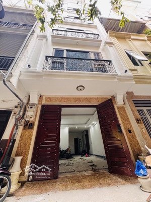 trung tâm đống đa - thang máy - ô tô tránh - phân lô bàn cờ - chỉ 10m ra công viên 1/6 - gần hồ hoà