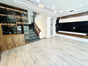 đẹp như ngọc trinh phân lô - ô tô - thang máy - full công năng - đủ nội thất