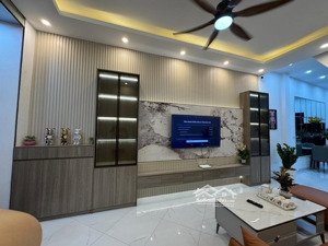 nhà đẹp dân xây full nt xịn, sổ phân lô 2 thoáng gần phố, dt 42m 5t giá 8,55 tỷ