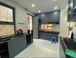 siêu phẩm tòa nhà 5 tầng + 20 chdv đang thu nhập trên 70 triệu/ tháng , dt 120m ( 10 x 12 ) hiếm