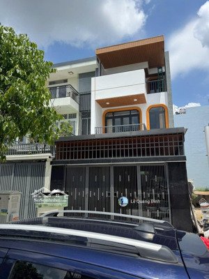nhà 3 tầng mỹ gia gói 2 đường số 6 rộng 18m. giá 7ty980 (bao thuế phí). dt: 108,5m.