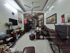 bán nhà chợ ngọc thuỵ 5 tầng ,mt 4m 7.05 tỷ, 10m ra ô tô tránh hiếm