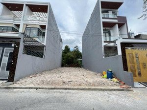 chủ cần ra gấp lô đất ngay chợ việt sing đường d17, dt 85m2/1ty650 ra đường dt743 200m full thổ shr