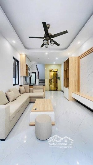 thang máy , 10m ra ô tô tránh , ngõ thoáng rộng , 50m ra phố 5 tầng full nội thất định công thượng.