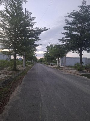 cạnh sông cổ cò.giá chỉ 2.150.kđt green city đường 11.5m.cạnh cocobay