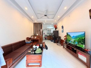 nhà riêng khương trung quận thanh xuân, 10m ra ô tô, 1 phút ra phố, có sân riêng, full nội thất 50m