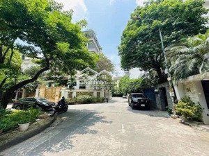 biệt thự lạc long quân 32,5 tỷ khu vip toàn quan chức cấp cao, nội thất sang xịn ra hồ gần sổ đẹp