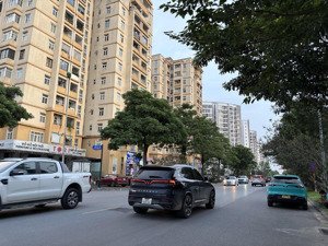 bán biệt thự đẹp sân vườn kđt sài đồng sát vin riverside 230m2 mặt tiền 16m giá chỉ 225tr/m2