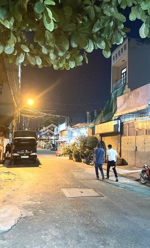 nhà 3 tầng mặt tiền nhánh đường 10m thông trung mỹ tây 2, q12 - dt 92m2 (4x23), vị trí kinh doanh.