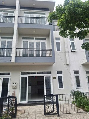 chính chủ chốt giá cuối 2,2 tỷ, bao hết phí _ 75m2 đã hoàn thiện _ view công viên kđt phúc an city.