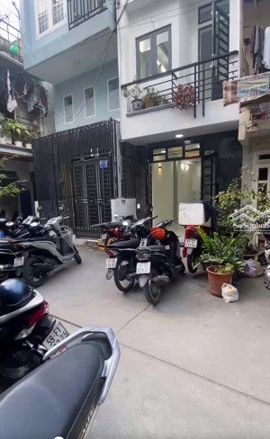 4đ hơn, trước nhà 6m, cmt8 kế q10 ngay cv lê thị riêng,gần 30m2,3 tầng