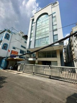 cần bán gấp định cư! bán tòa nhà rẻ nhất quận 1 có hầm 10 tầng, dt (15x 35m) 4300m2 sàn, hđt 4%/năm