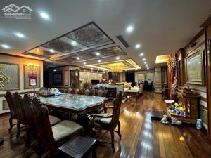 cần bán gấp siêu phẩm penthouse lô góc 309m2, nội thất nhập khẩu cao cấp, view siêu đẹp