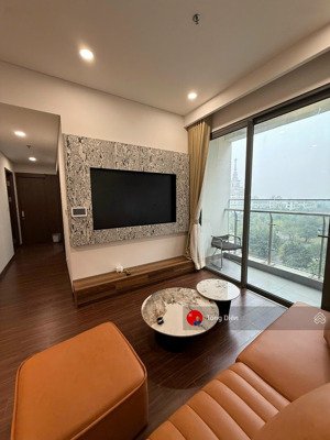 tống diễn . cho thuê căn 3 ngủ, nội thất cao cấp, view vin uni