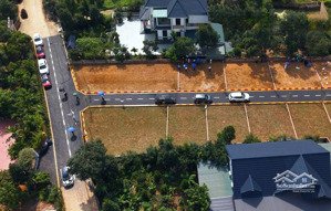 siêu hiếm!!! chỉ 20tr/m2 lô đất trục chính trại láng mặt tiền rộng, view hồ siêu đẹp