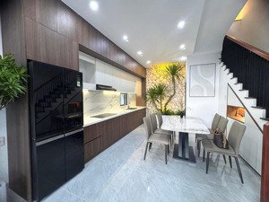bỏ ra 1,4 tỷ sở hữu ngay nhà đ. nguyễn du ,p. dĩ an, bình dương cách vincom dĩ an đúng 2p đi xe.