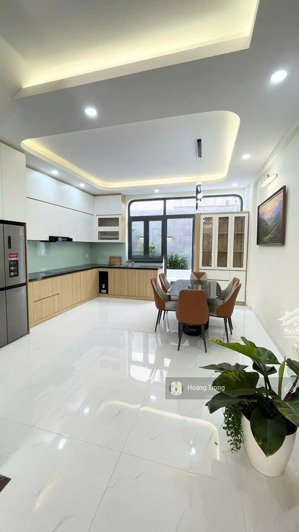 bán nhà 4 tầng đẹp mt đường số tđc phú mỹ, (5x18m) mới hoàn thiện nội thất hiện đại - có thang máy