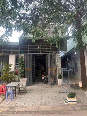 đầu tư sinh lời hôm nay với dãy trọ 150m2/1tỷ950 ngay kdc ấp 1, gần cụm kcn, sr, cho thuê 10tr/th