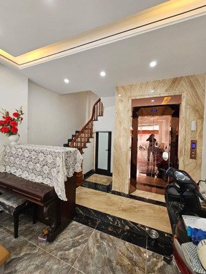 sở hữu ngay căn nhà siêu tiện nghi ngõ thông, thang máy, full nội thất!