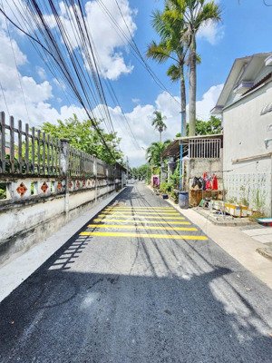 bán nhà biệt thự sân vườn mặt tiền đường bình hòa 09, phường bình hòa thành phố thuận an